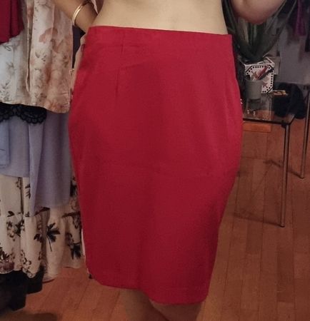 Schicker roter Business-Rock Gr. XL
