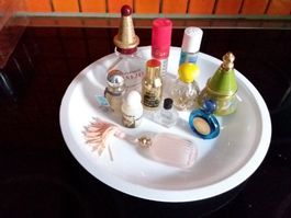 11Leere Parfüm Fläschli hübsche Sammlung.