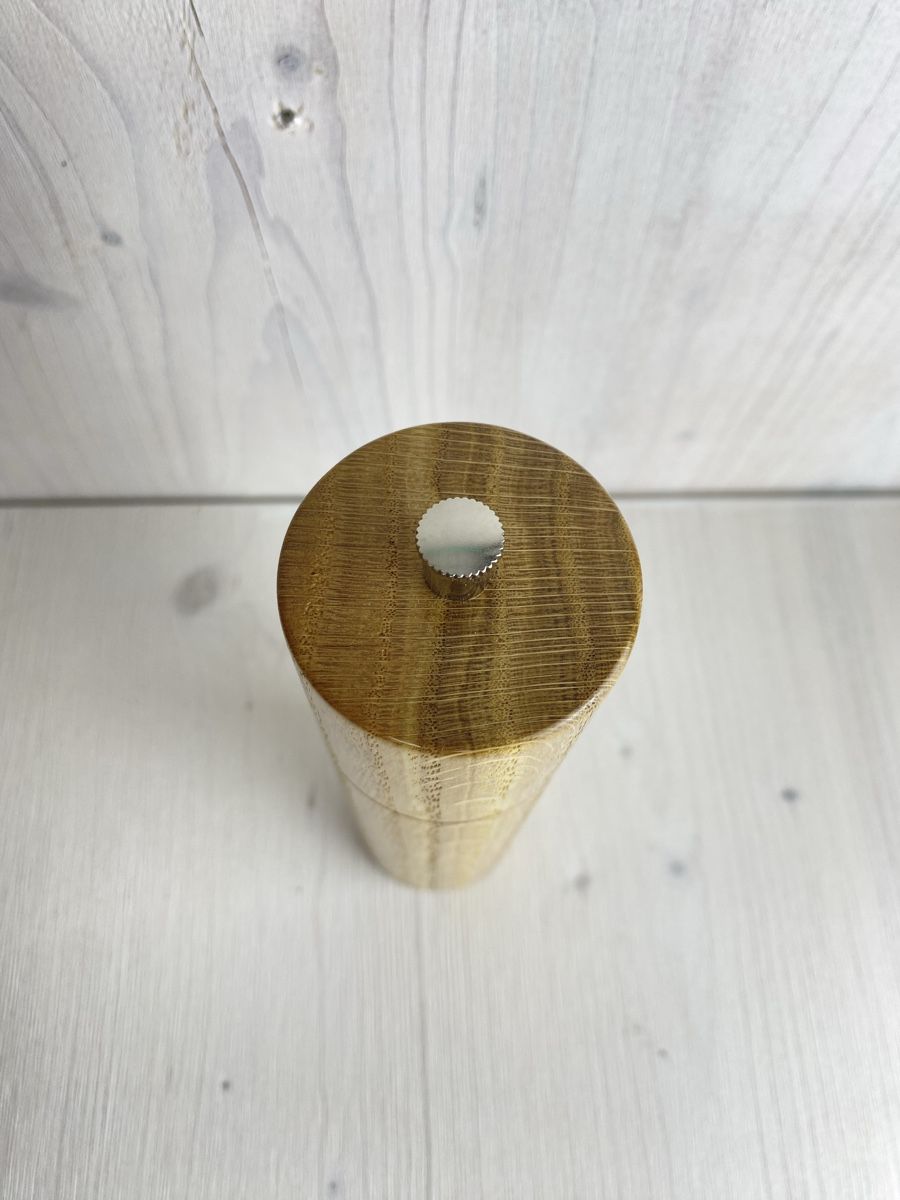 Set di piatti: Pfeffermühle aus Eiche, Handgedrechselt – Nuovo e nell'imballaggio originale da wichtrach venduto da elvena 1