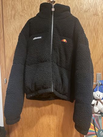 Warme Ellesse Winter Jacke, Grösse 40, Schwarz wie neu!
