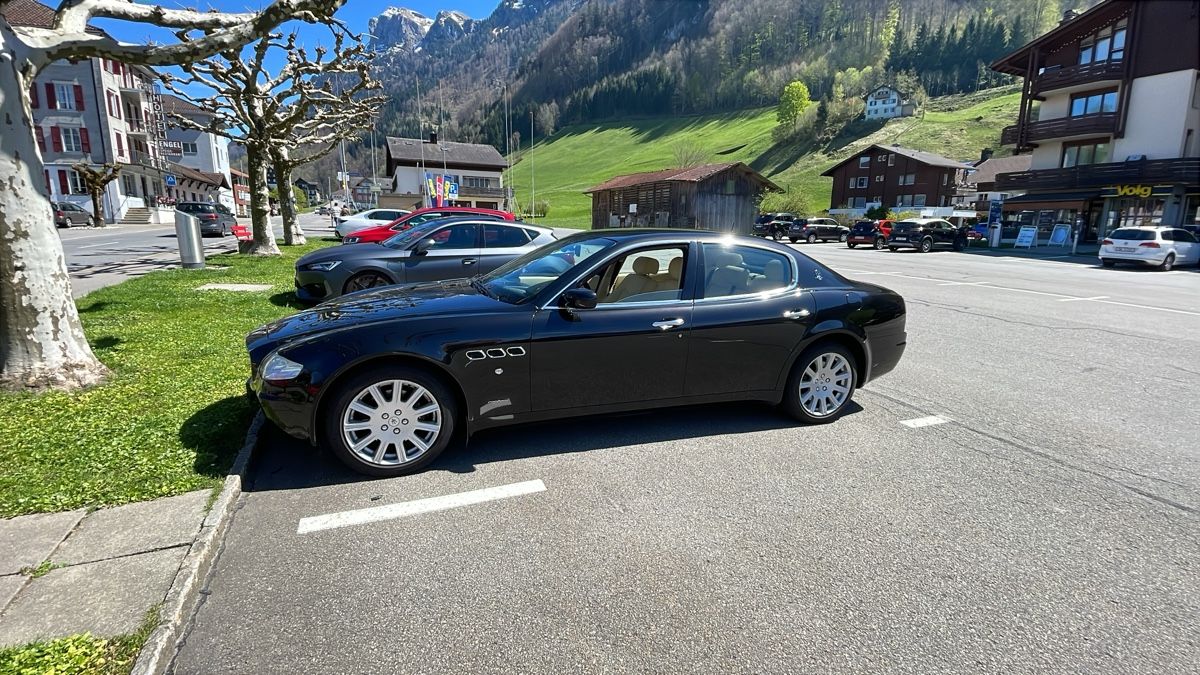 Maserati Automobili: Maserati Quattroporte 4.2 V8 Automatica schwarz/beige – Usato da Ennetbürgen venduto da Mario599 2