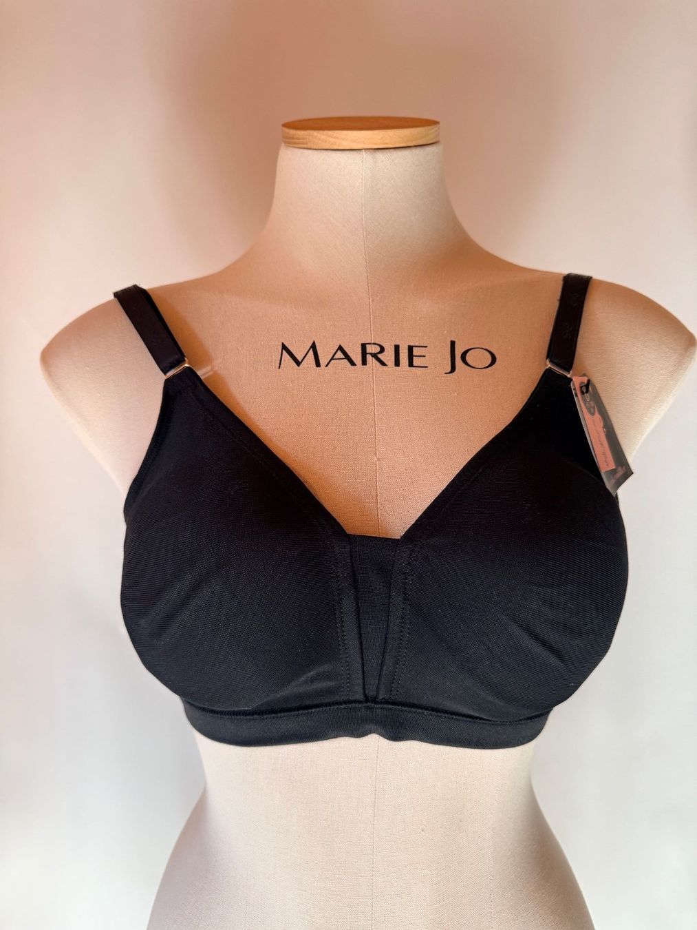 Hunkemöller Altra biancheria intima: HUNKEMÖLLER, BH SINGLE MOLD, Grösse 85D, Farbe Schwarz – Nuovo e nell'imballaggio originale da Rudolfstetten venduto da gst_g7xl