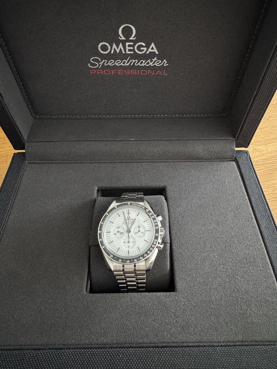 Omega Uhren: Omega Speedmaster Neu - Fullset! – Neu und originalverpackt aus Niederhasli von microsoft22