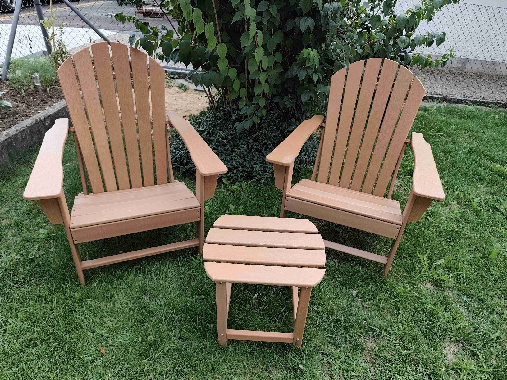 Set di tavolo e panche: Gartenmöbel Set 2 Sessel 1 Tisch Holzoptik – Usato da Egerkingen venduto da Hinkepunk