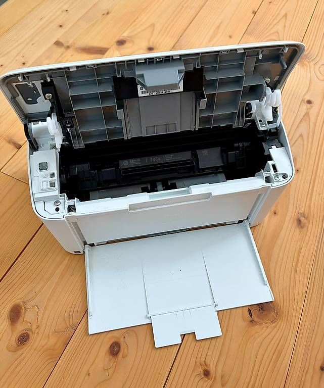 Hewlett Packard Stampanti: HP LaserJet M110we – Usato da Solothurn venduto da jmc_76cm 1