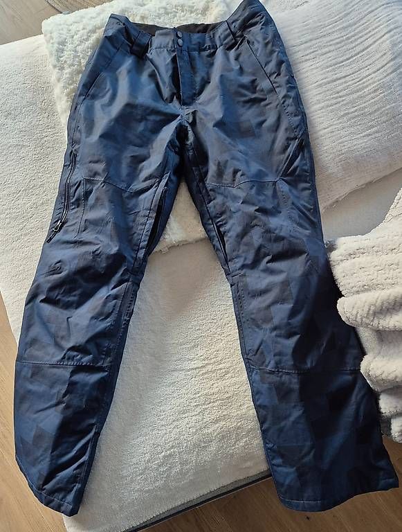 Pantalons: Pantalons de ski – D'occasion à uvrier par lil_6npj 2