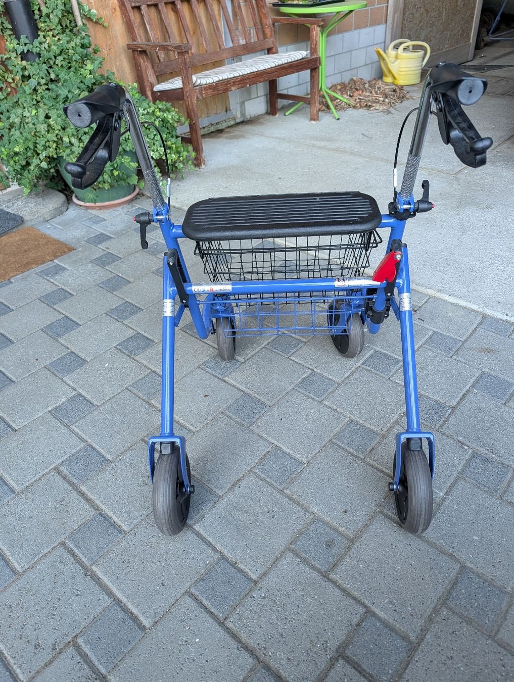 Ausili per la deambulazione: Rollator Blau Neuwertig nie gebraucht – Usato da Dieterswil venduto da Biduscum 1