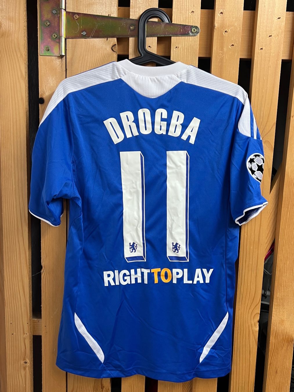 Adidas Canottiere & Pantaloni: Chelsea Trikot Drogba 2011-2012 – Usato da Cully venduto da DealerPrice 2