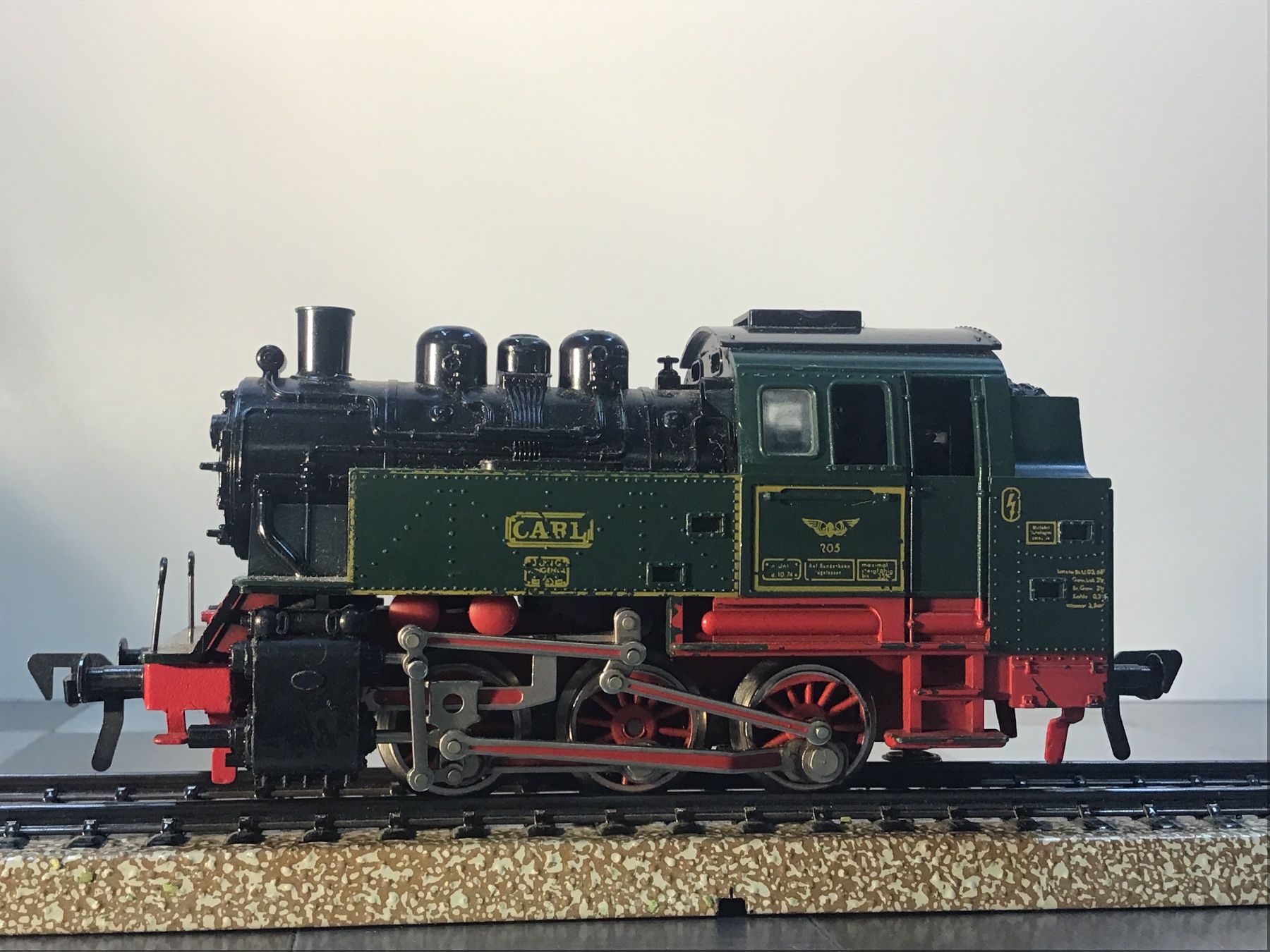 Fleischmann Modelleisenbahnen: FLEISCHMANN LOKOMOTIVE SPUR H0 – Gebraucht aus Männedorf von Spezial-Modelle