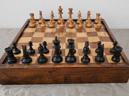 Antikes Schachbrett Holz Pintoy & Backgammon / Mühle