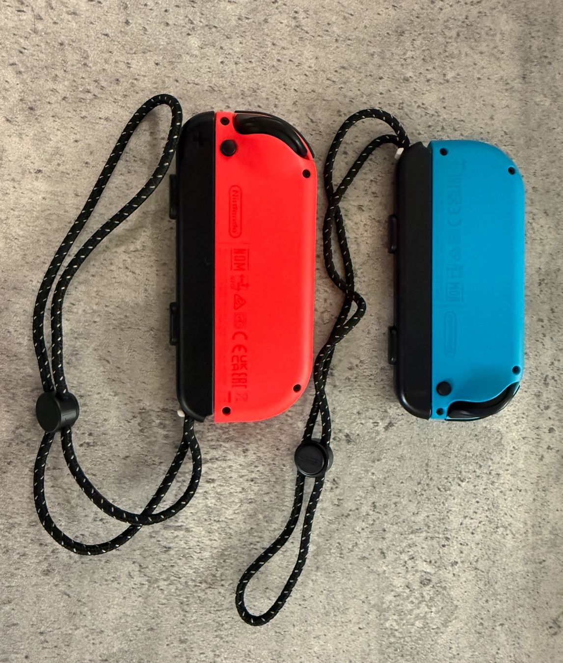 Nintendo Manettes: Nintendo Switch Joy-Con Set Blau/Rot – D'occasion à Hüttikon par gas_m575 1