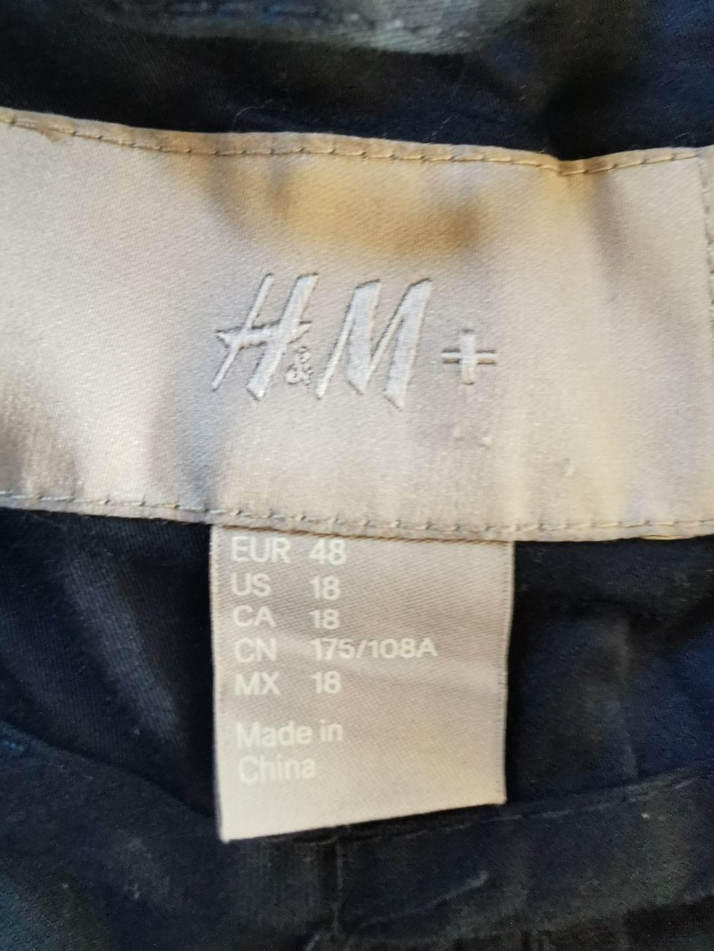 H&M Jacken: H&M; dunkelblauer Parka / Übergangsjacke Gr. 48 – Gebraucht aus Boniswil von Totomat-Lady 5