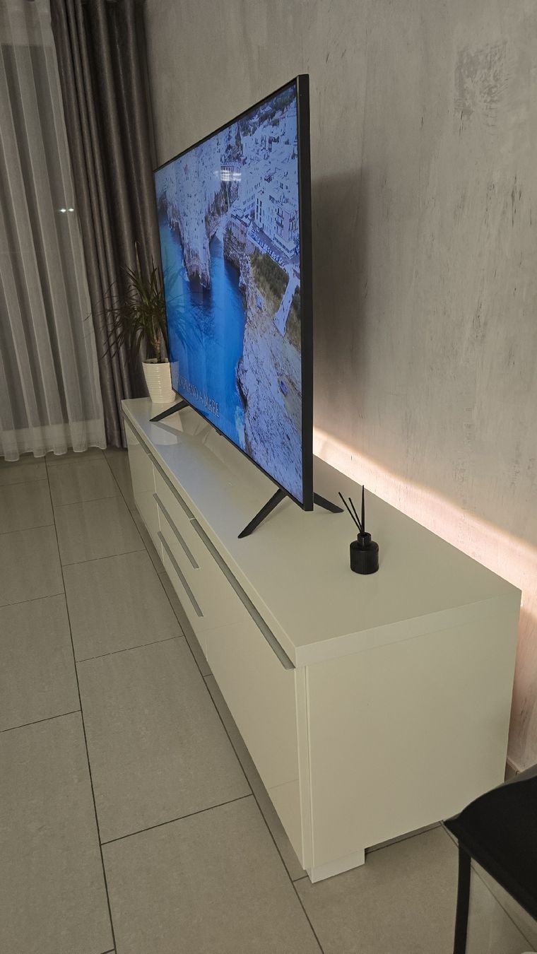 Ikea Mobili TV: Tv kommode weiss 180/41/49 – Usato da Stans venduto da mil_2rcf 1