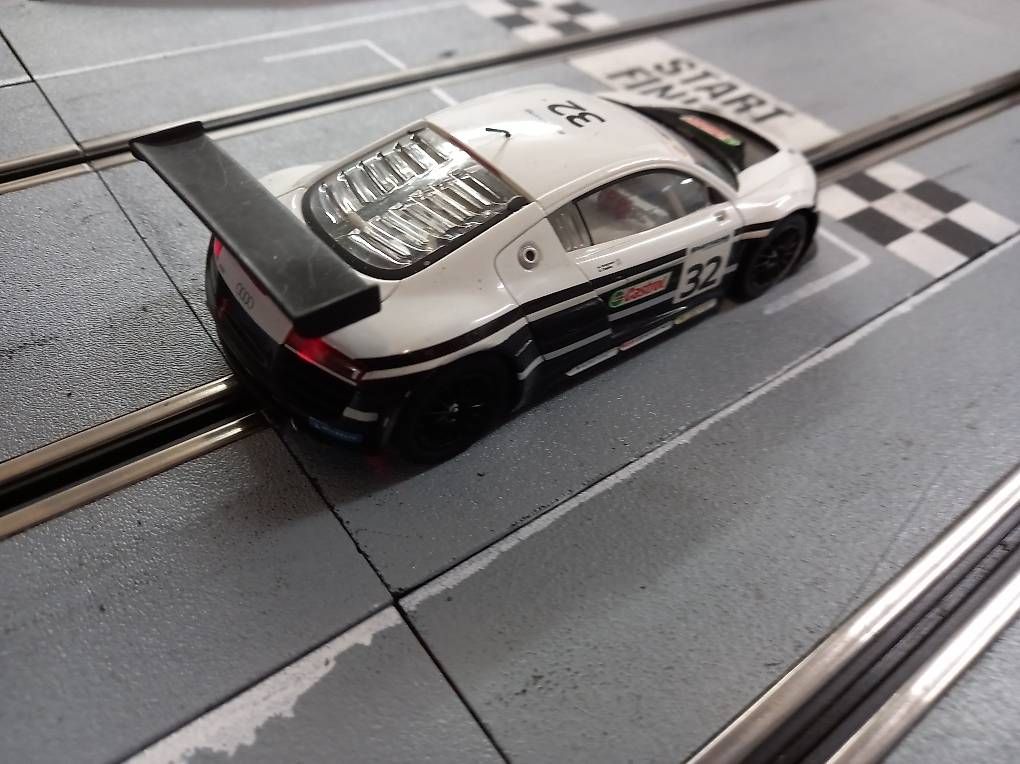 Carrera Piste: Carrera Digital 132 Audi R8 LMS – Usato da Langenthal venduto da noa_9wcy 3