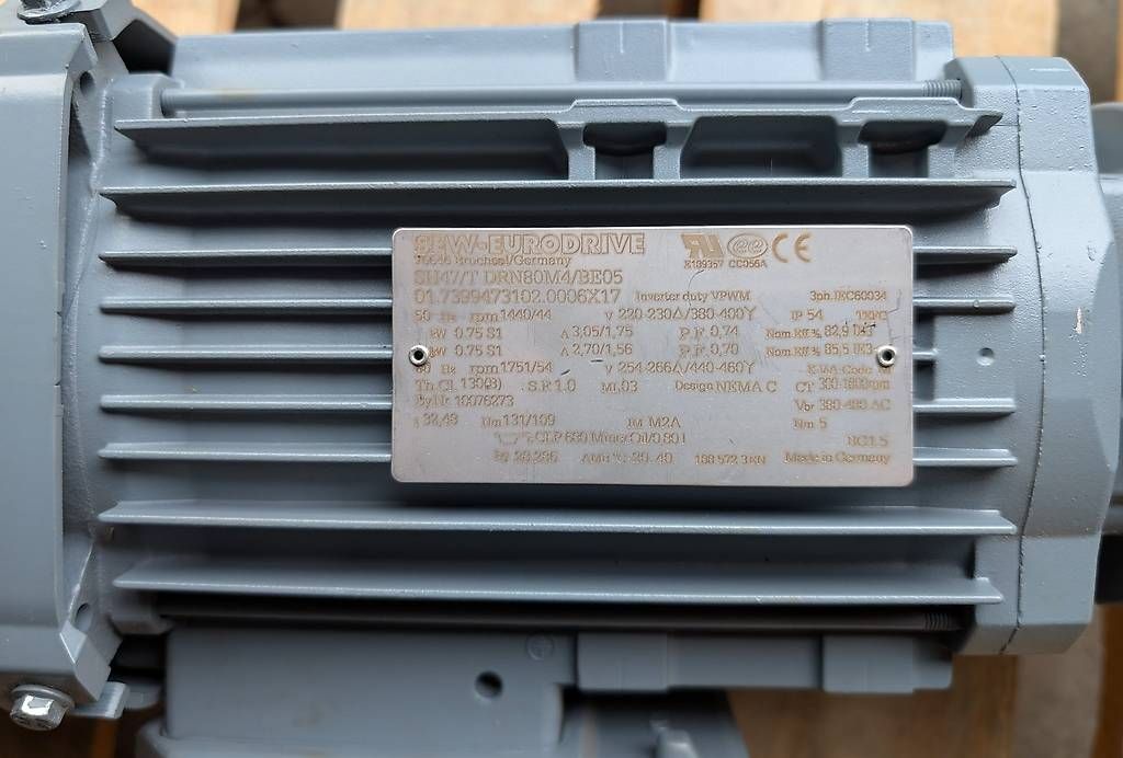 Sew-Eurodrive  Motori: Getriebemotoren SEW SH47/T DRN80M4 / BE05 – Nuovo (secondo la descrizione) da Fraubrunnen venduto da Messer11 1