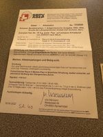 Top Rayonbrief mit verschobenem Gelb und Rotdruck