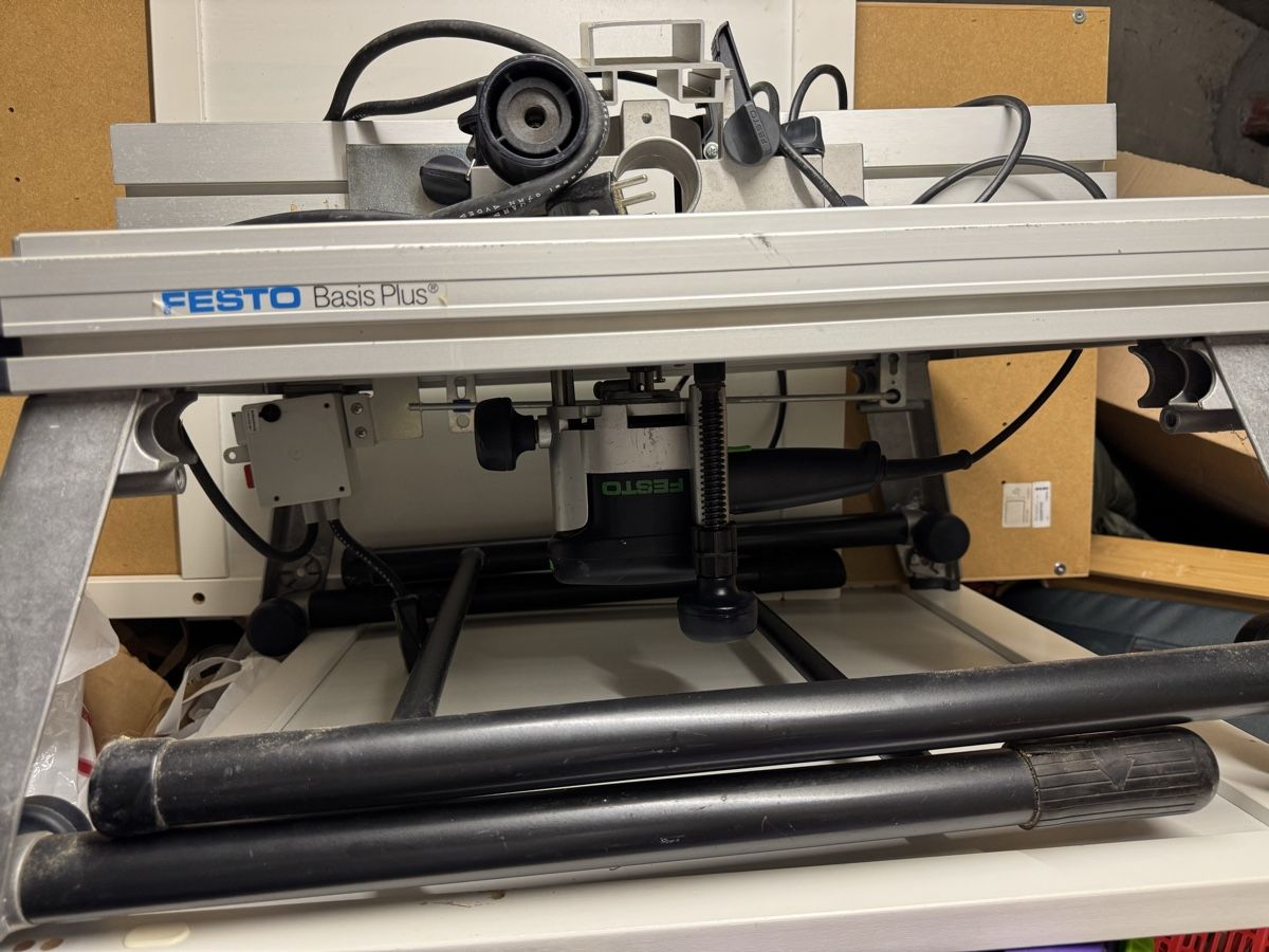 Festo Tutte le macchine: Fraiseuse Festo OF 900 E-Set CH – Usato da Brügg BE venduto da Goob
