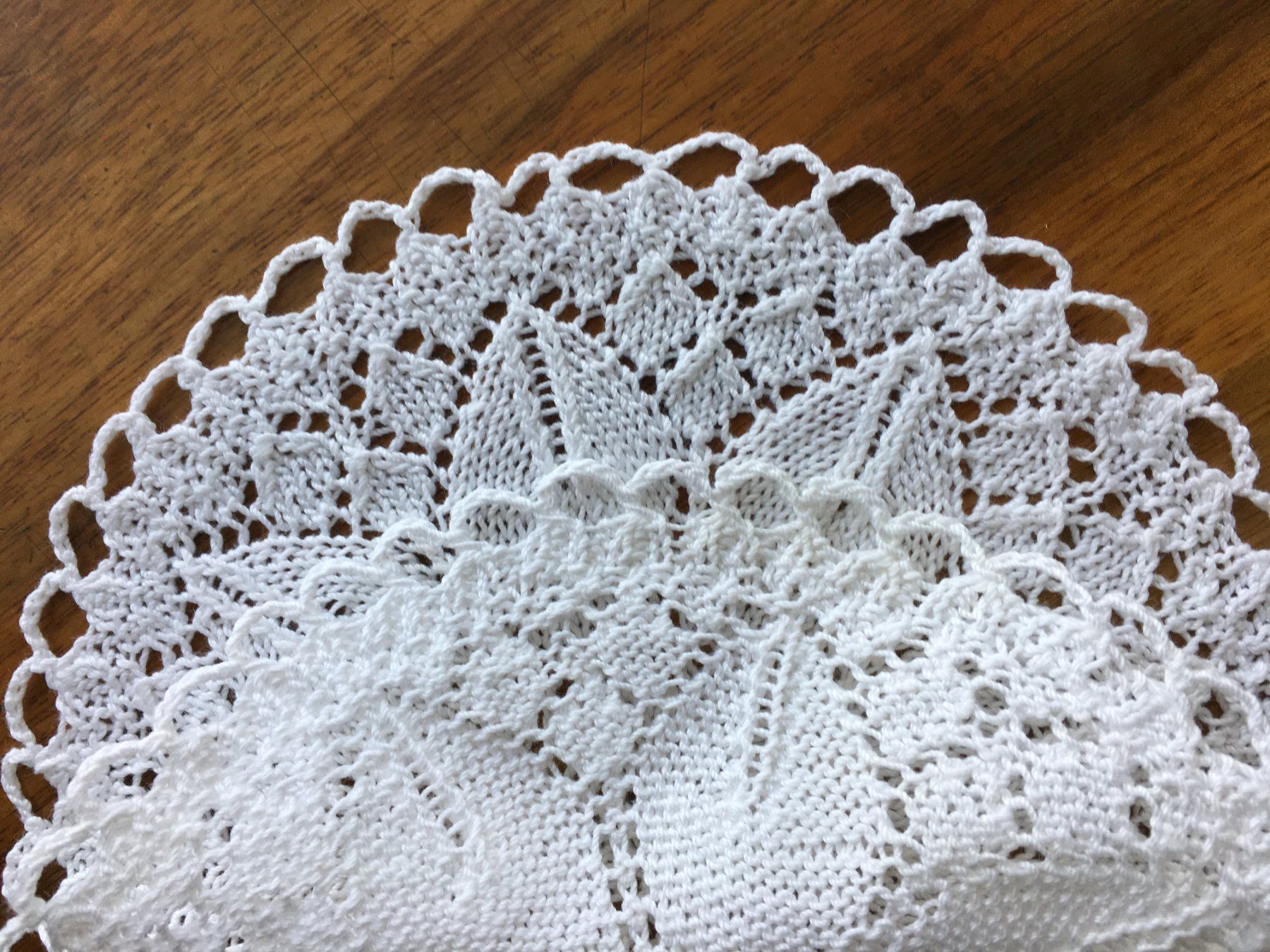 Tutte le decorazioni: SPITZENDECKCHEN RUND GESTRICKT HANDARBEIT – Usato da Subingen venduto da Etageren 2