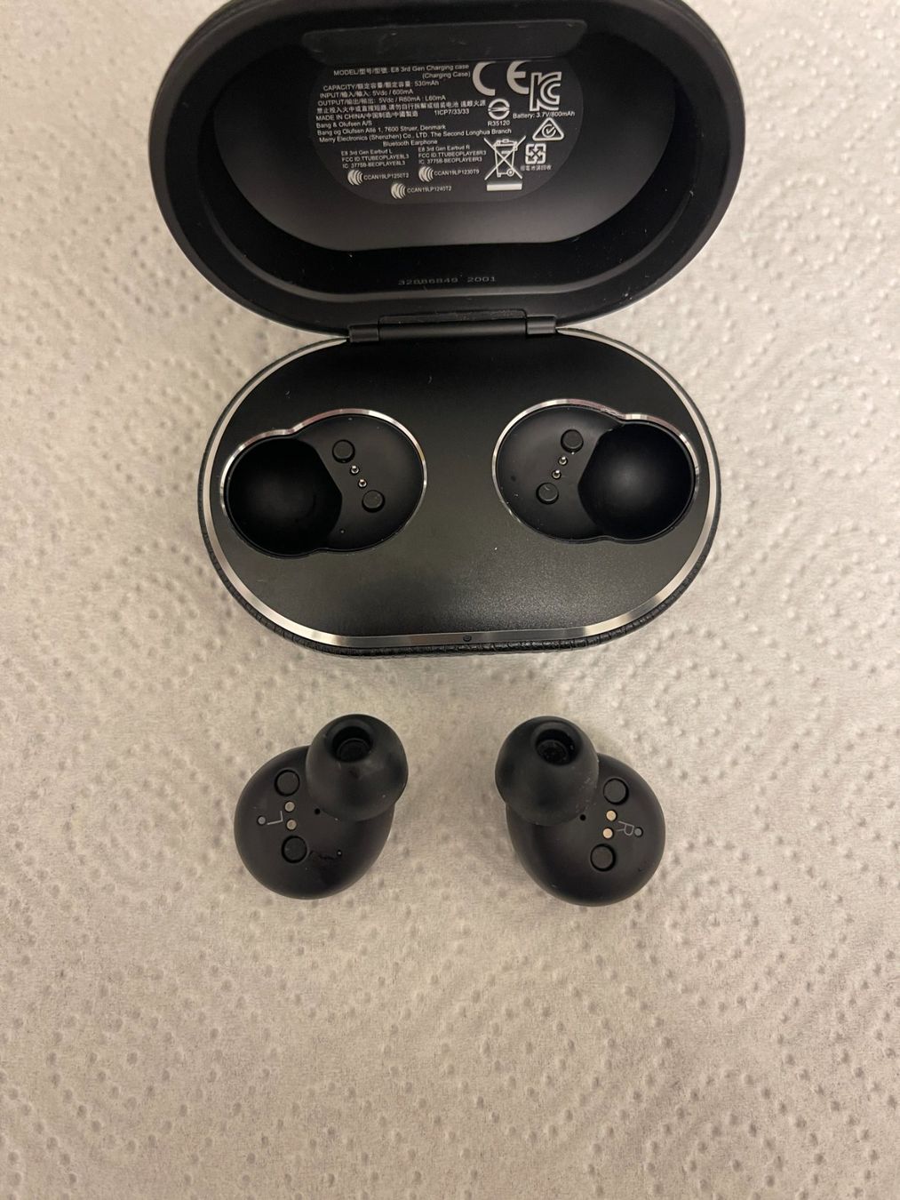 Bang & Olufsen Cuffie: Bang & Olufsen E8 3rd Generation In Ear ab CHF 1.-- – Usato da Rain venduto da Stouni180 1