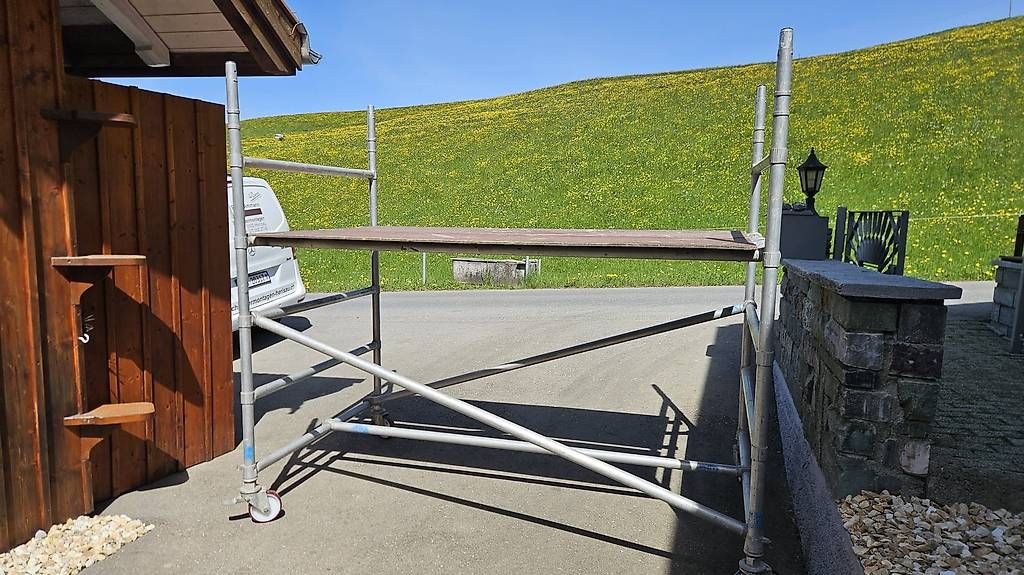 Ponteggi: Rollgerüst mit 4 Neune Rollen – Usato da Wattwil venduto da Schweizer12 1
