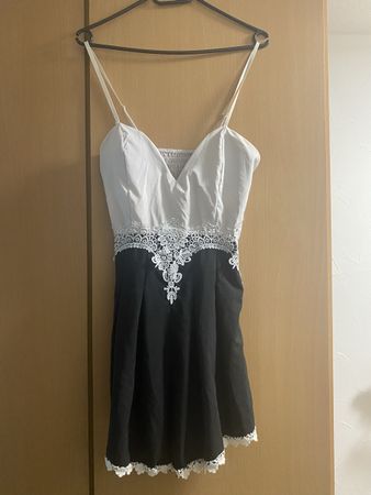 Schicker Sommerjumpsuit mit Spitze, Grösse S, neuwertig!