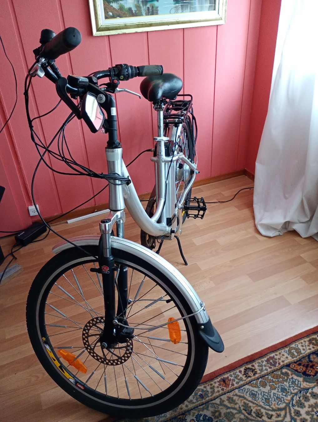 Vélos: E-Bike Damen Rad Silber   – D'occasion à Degersheim par don_bj5h