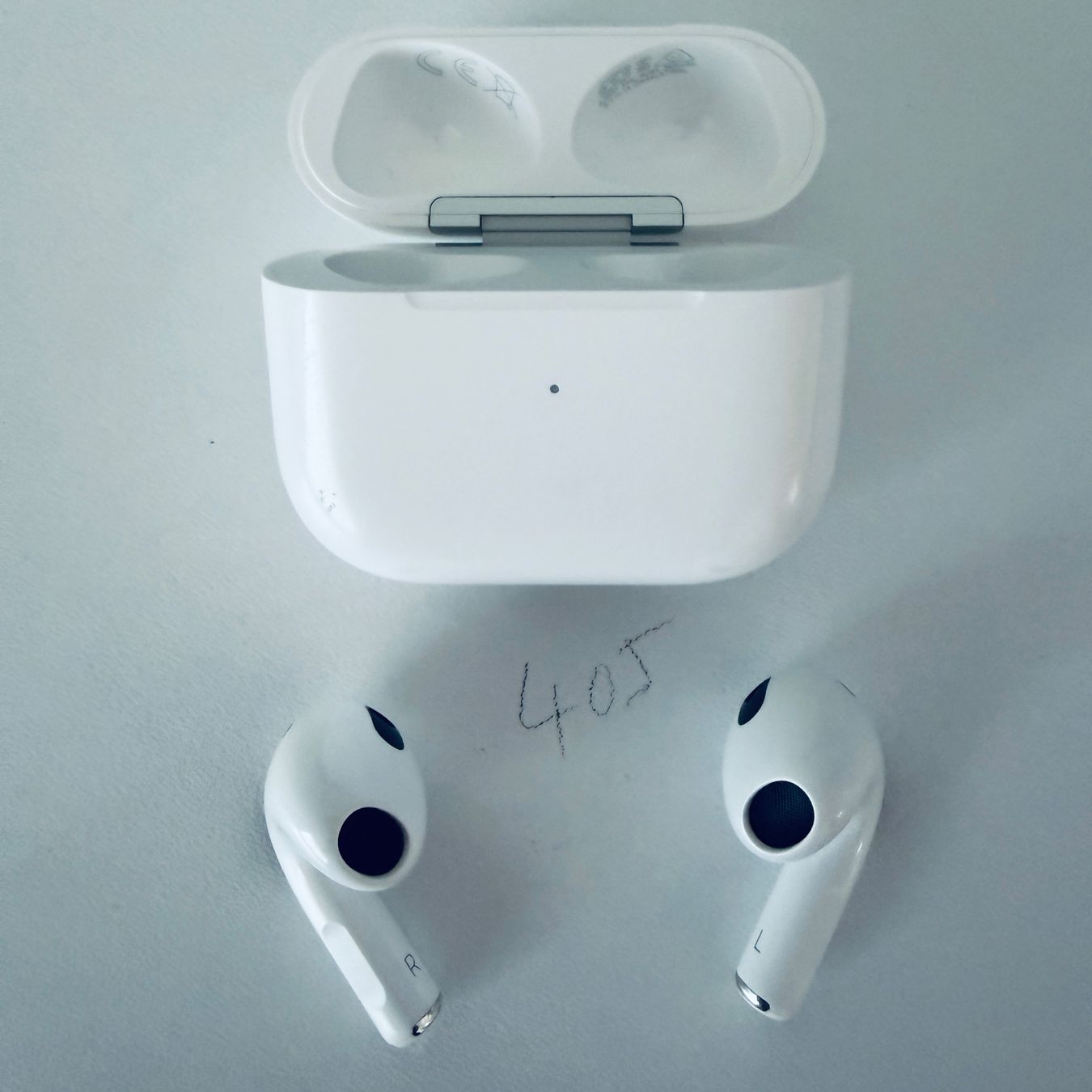 Apple Cuffie: Original Apple AirPods 3 Gen. Kopfhörer mit Wireless Case – Usato da Basel venduto da MY.AIRPODS.SHOP 1