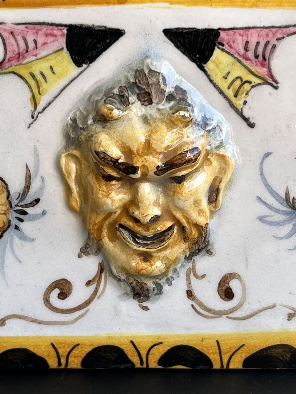 Sculture & Statue: Dose etruskischer Stil, Majolika – Usato da Kandergrund venduto da honey-art_and_more 1