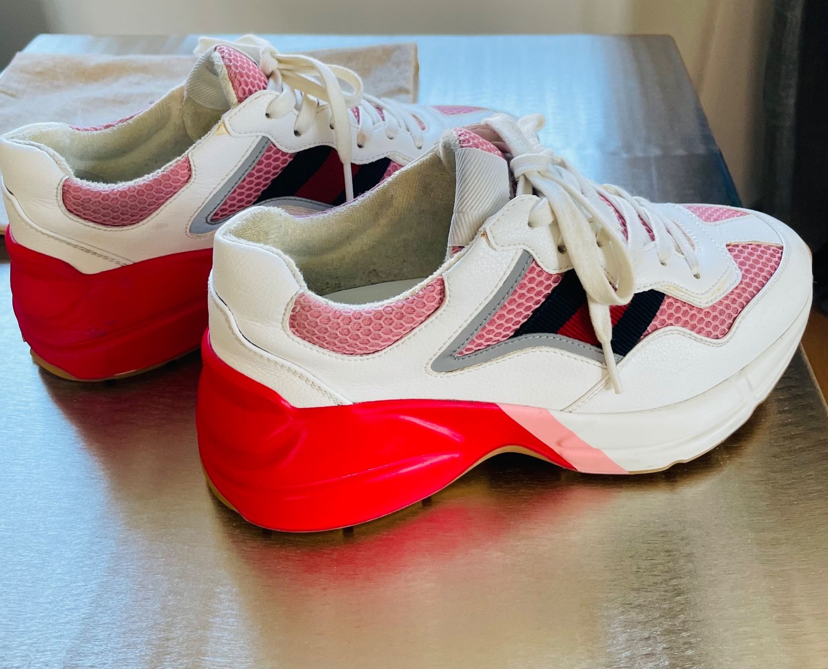 Gucci Chaussures femmes: Gucci Sneaker Damen Gr. 36 – D'occasion à St. Gallen par Bt5 4