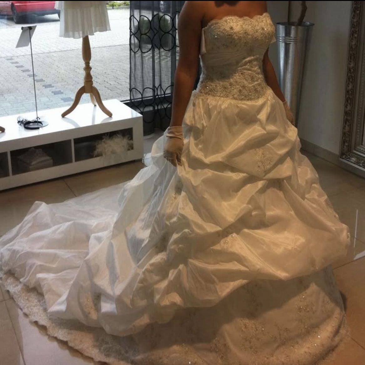 Vestiti: Hochzeitskleid einmal probiert nie angezogen – Usato da Birmensdorf ZH venduto da loti22