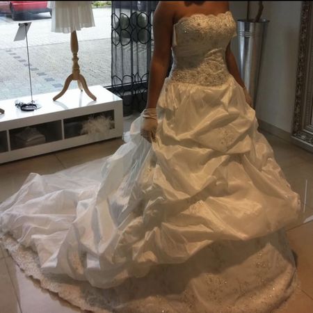 Hochzeitskleid einmal probiert nie angezogen