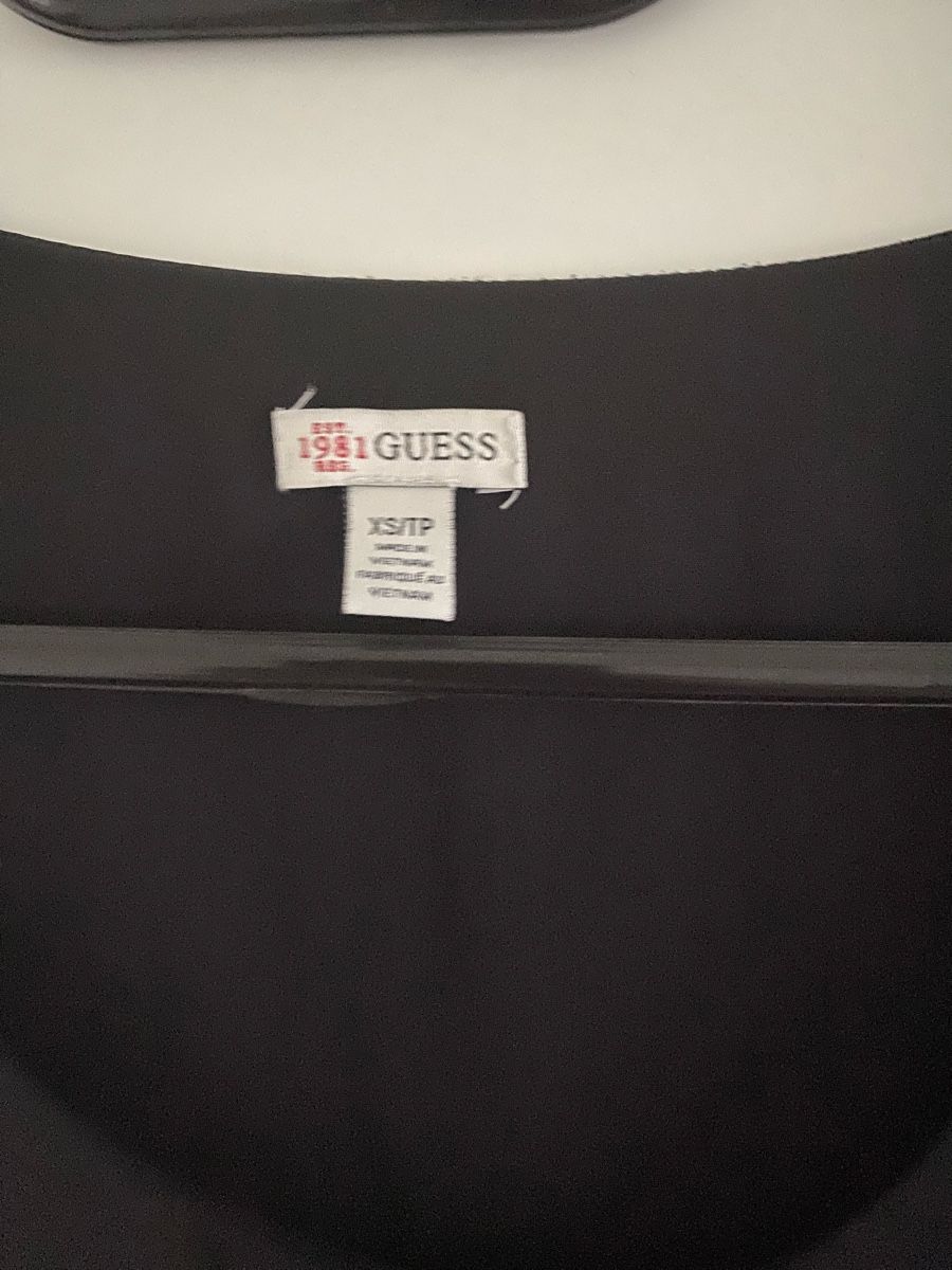Guess Tops: schwarzes Top Guess – Gebraucht aus Täuffelen von simjo85 2
