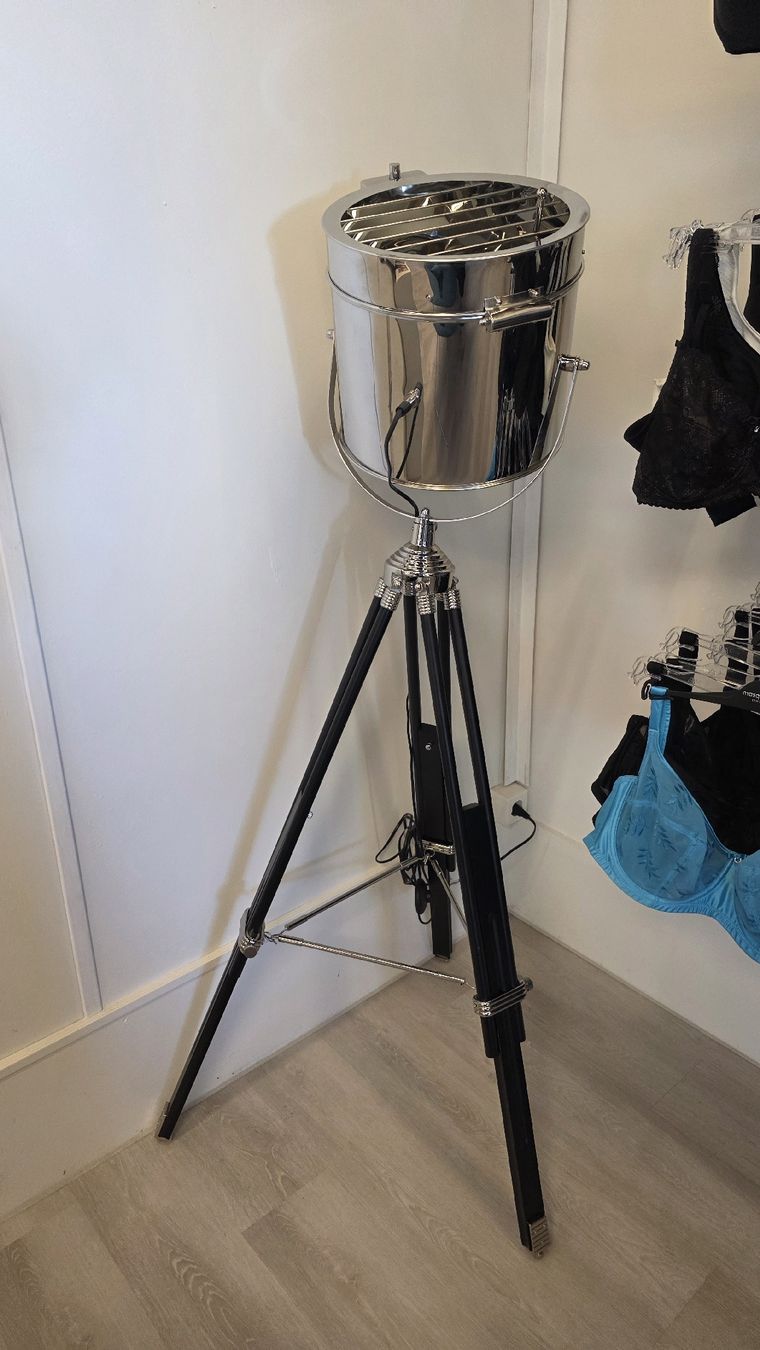 Lampade: coole Ständerlampe im Movie-Stil – Usato da Niederönz venduto da Silverbluecat