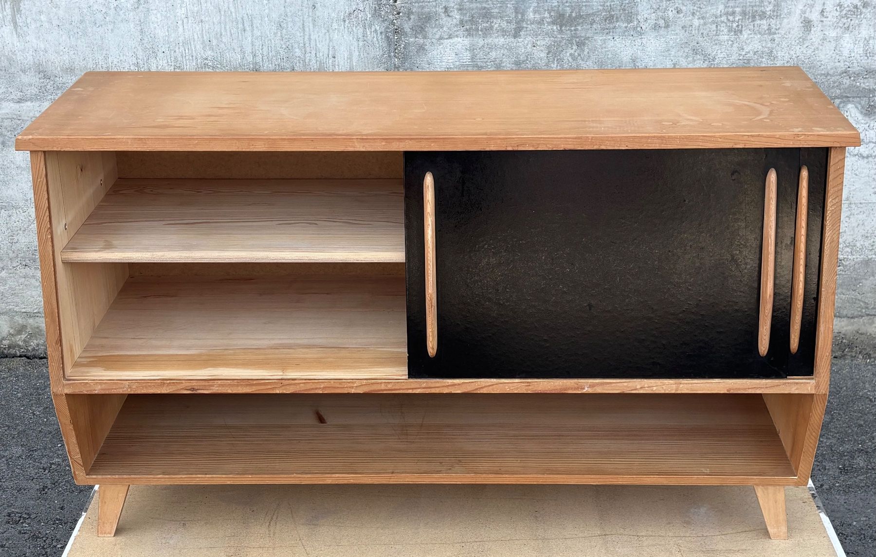 Kommoden: 50er Jahre Kommode / Sideboard mit Schiebetüren – Gebraucht aus Lüchingen von Eeizo 4