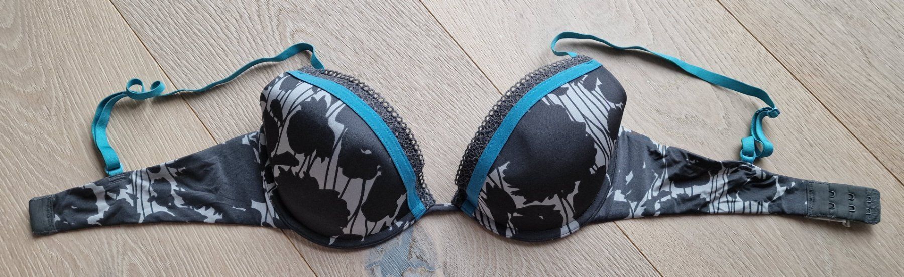 Calvin Klein Altra biancheria intima: BH Calvin Klein Blumenmuster Gr. 70C – Usato da Nebikon venduto da Japostyle 1