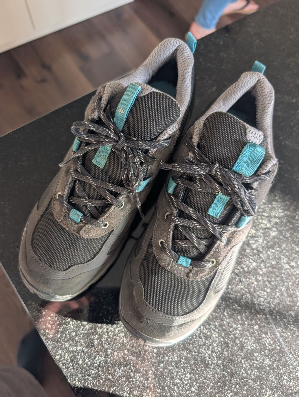 Scarpe da donna: Leichte Wanderschuhe – Nuovo (secondo la descrizione) da Oeschgen venduto da cyr_ww2x