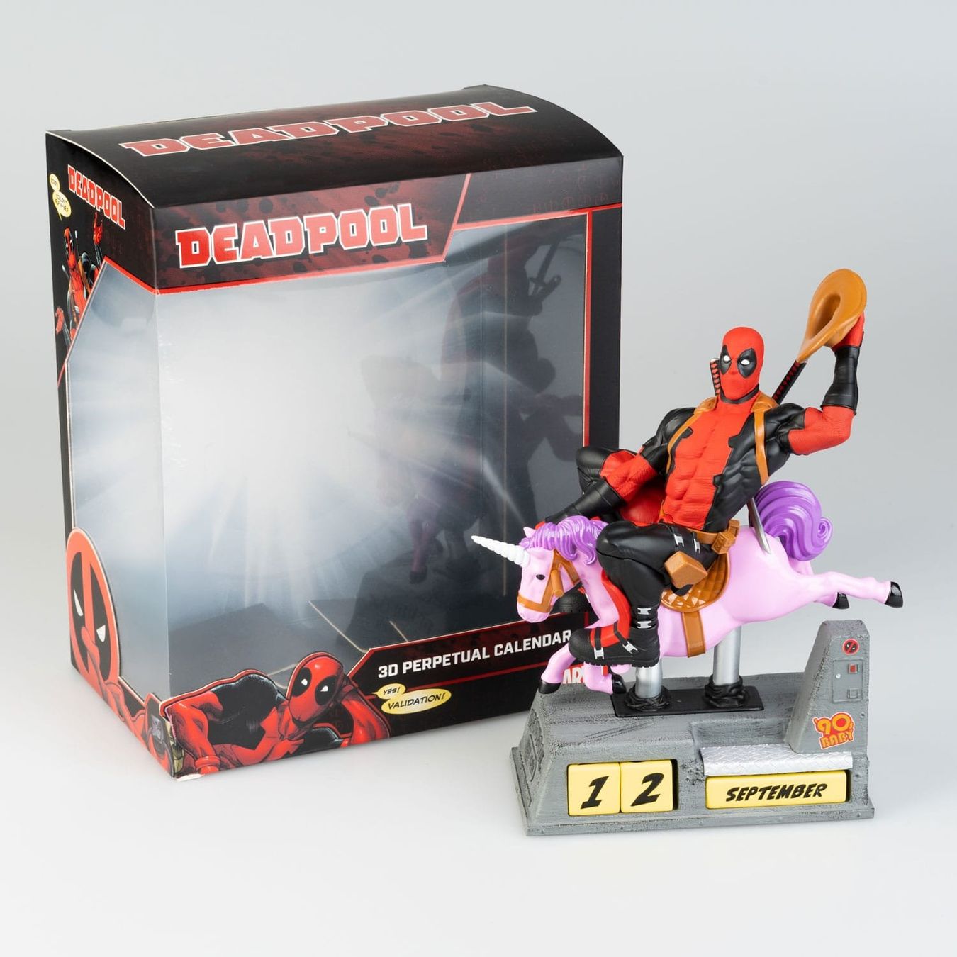 Figuren: Deadpool Calendrier perpétuel 3D – Neu und originalverpackt aus St-Imier von ATTAKSHOP 6
