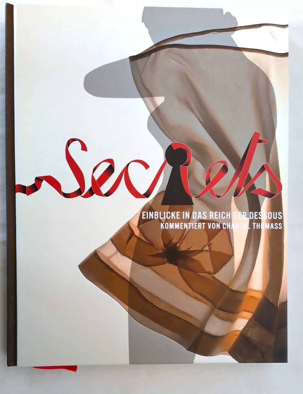 Libri: Secrets - Einblicke in das Reich der Dessous / Buch 2008 – Usato da Bellach venduto da JingleJerry