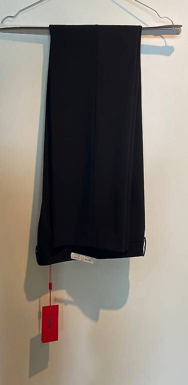 Pantaloni: NEU Hugo Boss Anzugshose Gr. 36 – Usato da Stäfa venduto da sharka01
