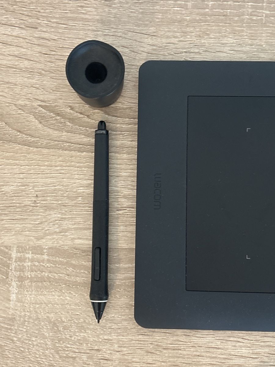 Tablet PC: Wacom intuos PRO small pen tablet – Usato da Zürich venduto da Chiara_mc 1