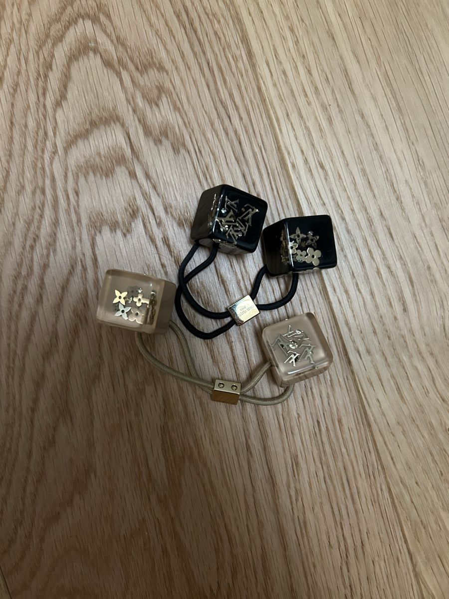 Louis Vuitton Accessori per capelli: Louis Vuitton Haargummis – Usato da Arlesheim venduto da FabiKl