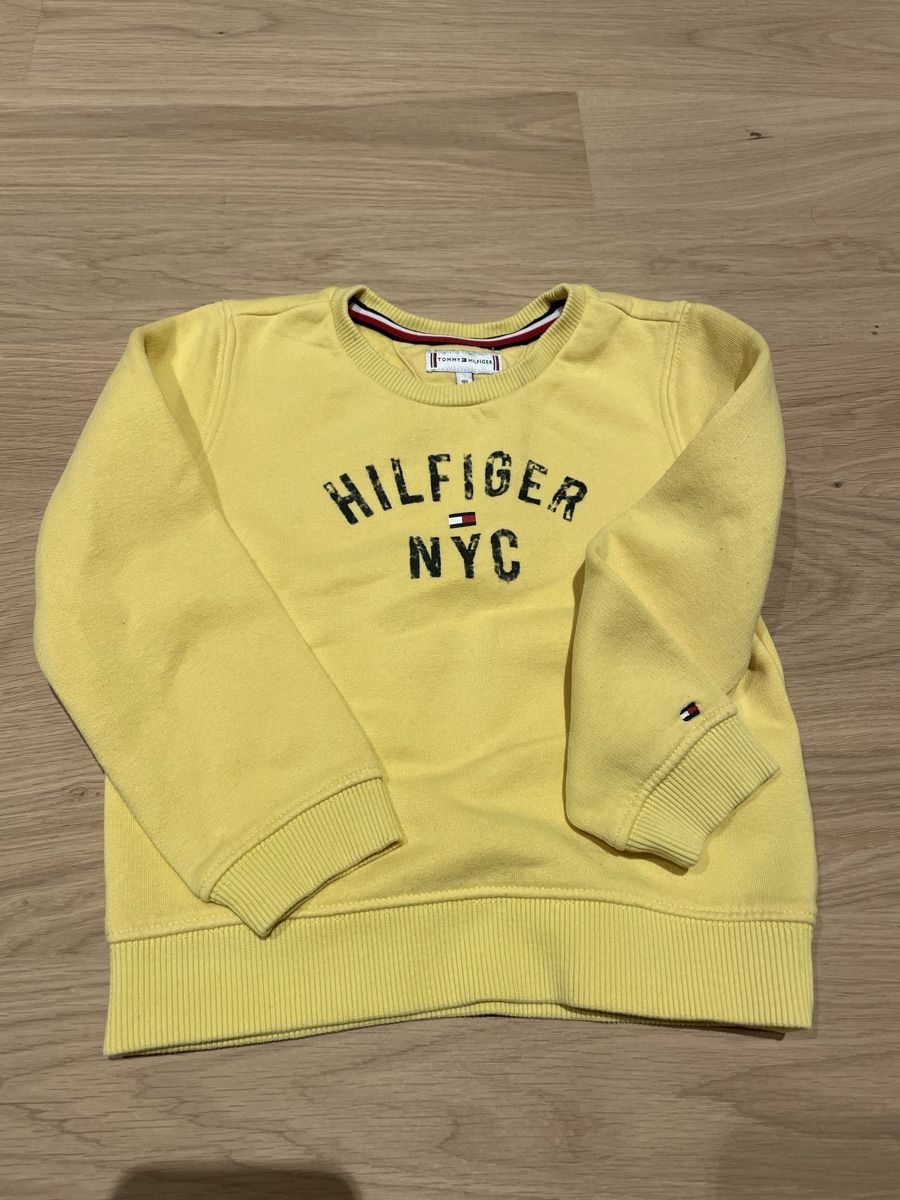 Tommy Hilfiger Maglioni & Felpe: Sweatshirt Tommy Hilfiger, Gr. 98, gelb – Usato da Trüllikon venduto da 3PFA 1