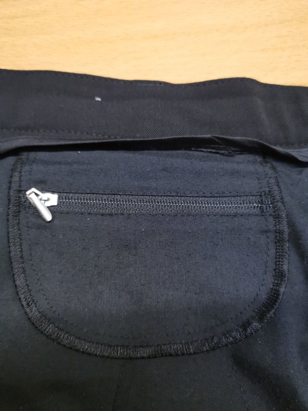 Pantaloni: Damenhose schwarz, GARDEUR – Usato da Seuzach venduto da NaehdesignMirjam 2