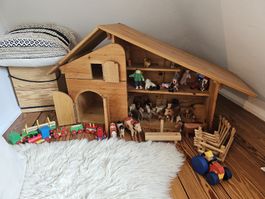Schöner Holzbauernhof mit Zubehör