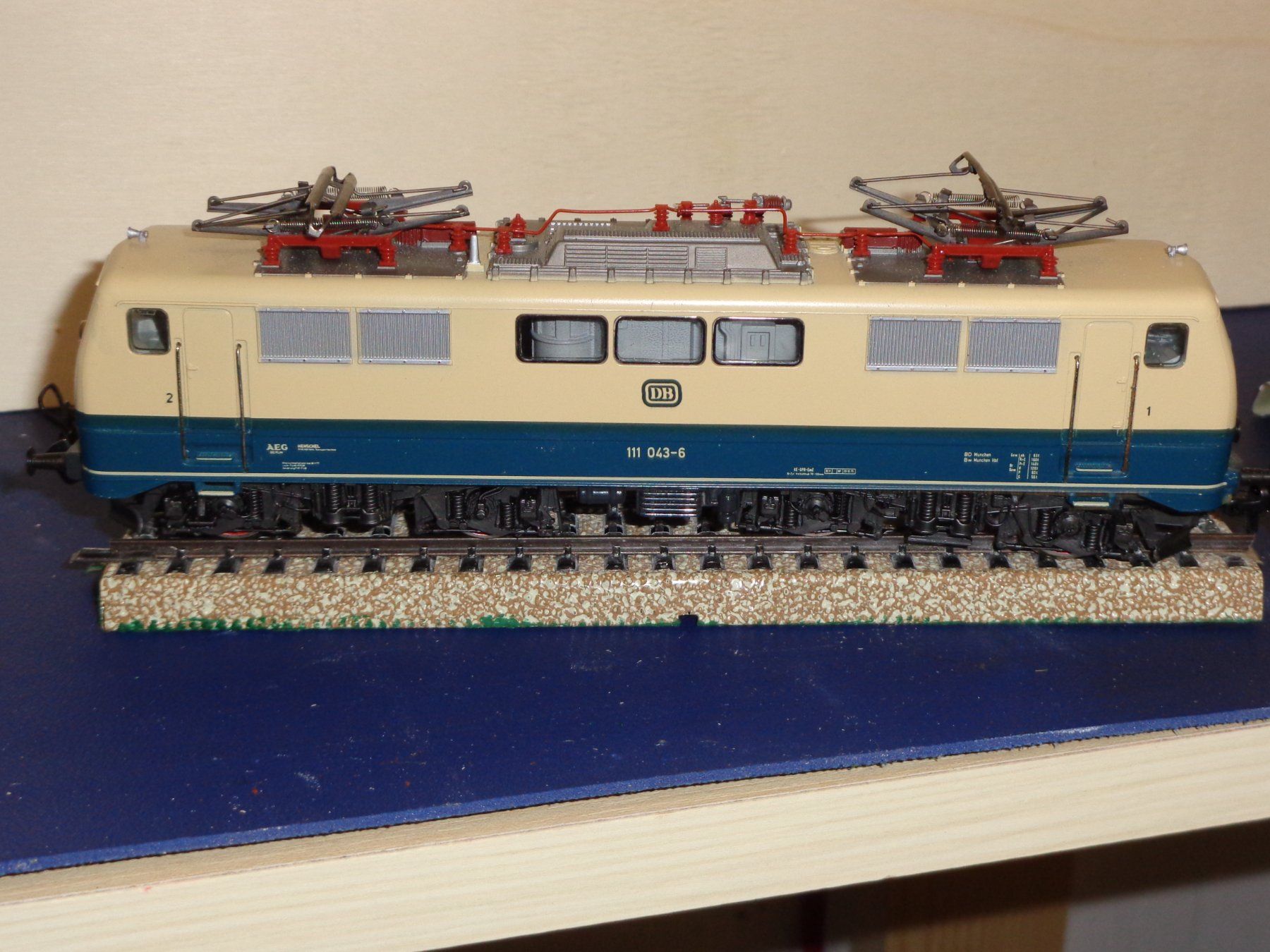 Märklin Modellini di ferrovie: Elektrolokomotive DB 111 043-6 Modellbahn – Usato da Untersiggenthal venduto da Franz070 1