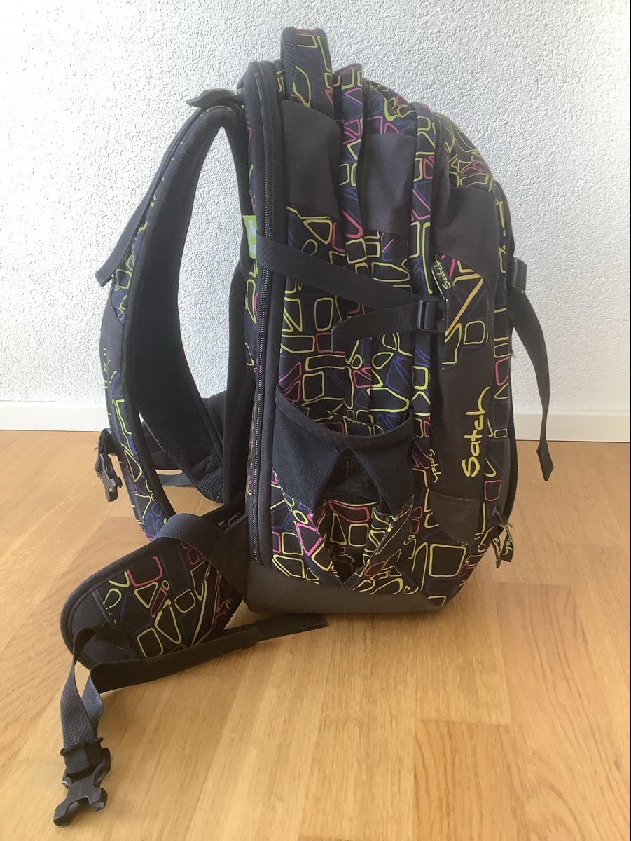 Satch Zaini: Satch Match Plus Schulrucksack schwarz mit Muster – Usato da Adliswil venduto da Urspirit 1