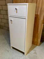 Weisser Schrank mit Schublade & Türchen