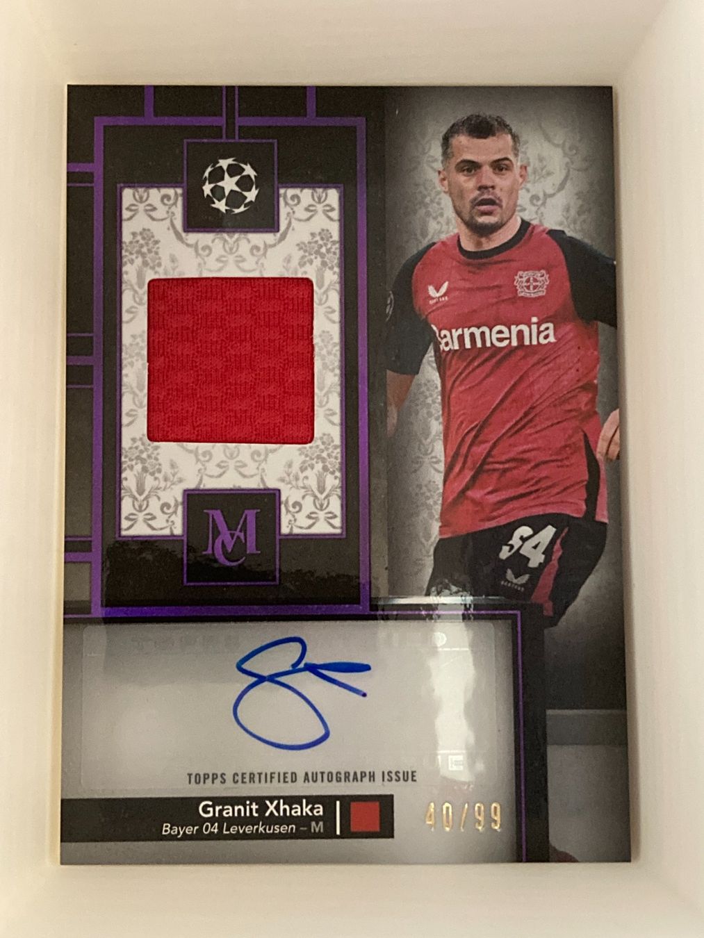 Topps Carte collezionabili: Topps Museum UEFA 24-25 - Granit Xhaka Patch Auto /99 – Usato da La Tour-de-Peilz venduto da Tyalos_Cards
