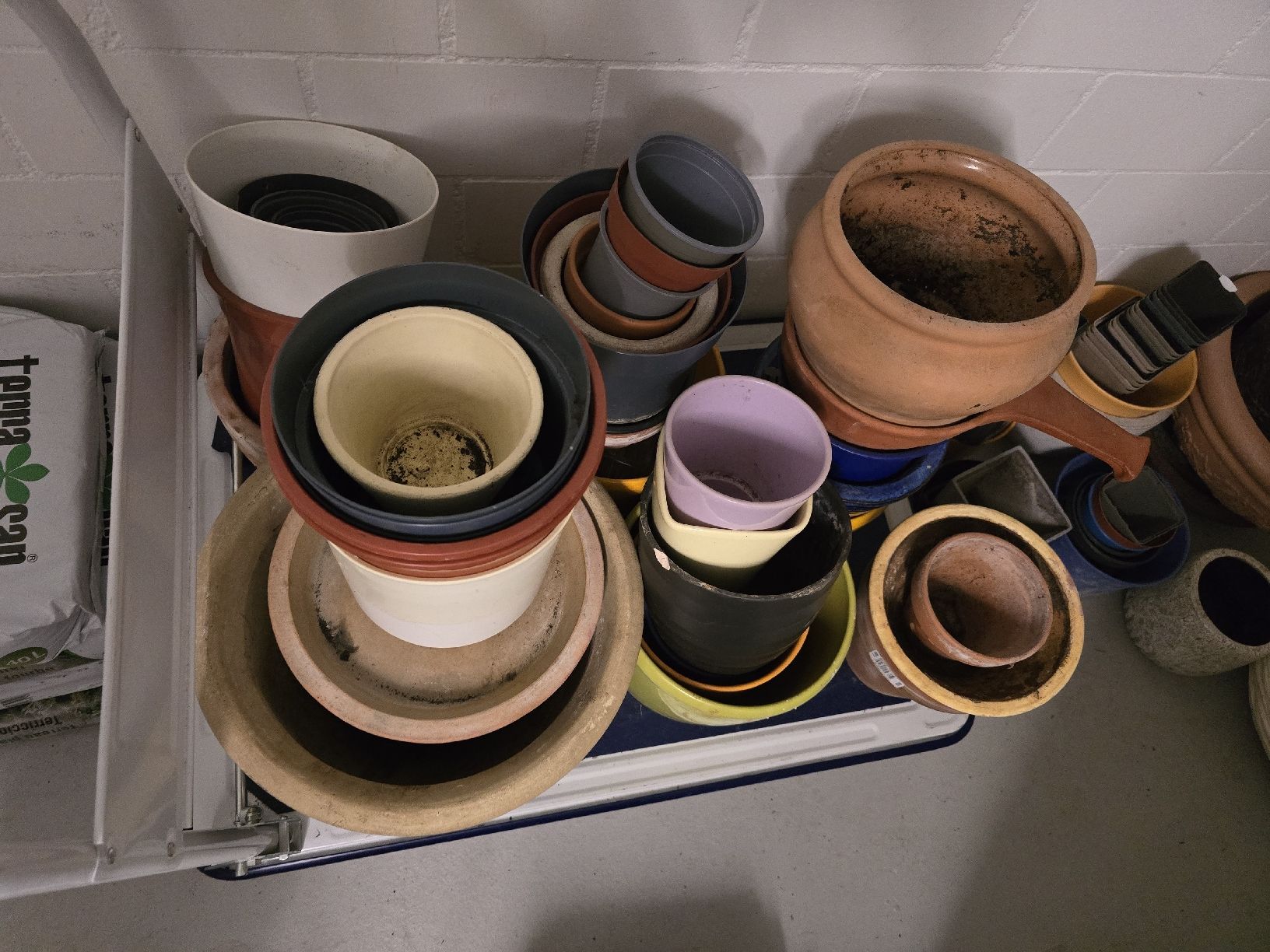 Pots de fleurs: Restposten Blumentöpfe / Tontöpfe – D'occasion à Rickenbach b. Wil par Kth_v8 2