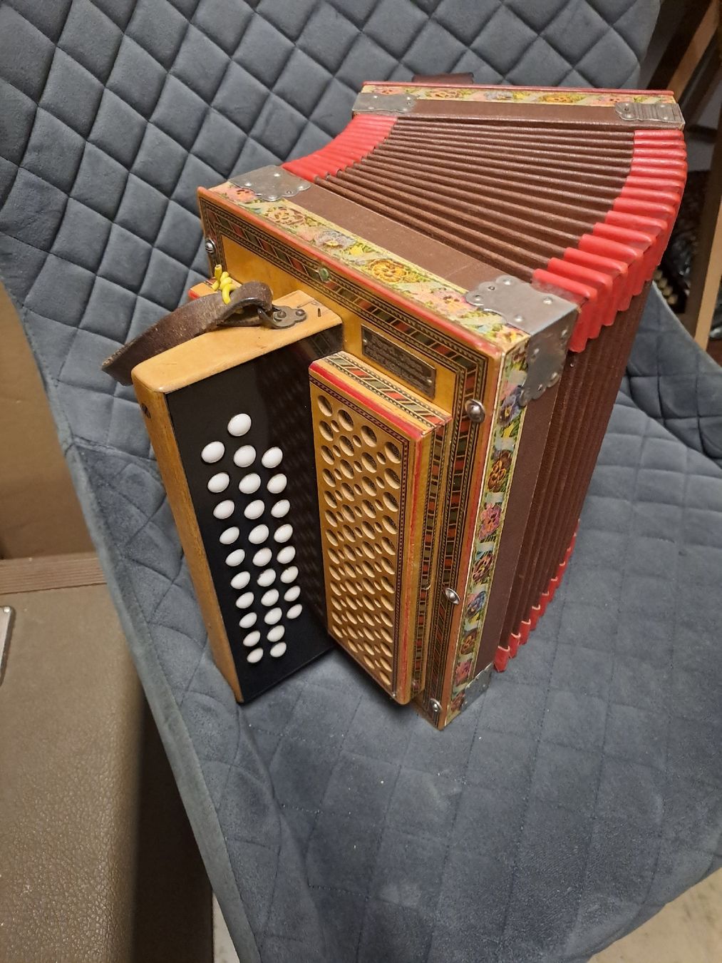 Instruments de musique: 18 basses iten orgeli – D'occasion à Villeneuve par BibiVintage 1